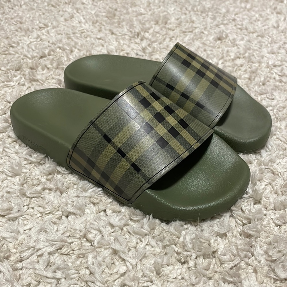 Burberry green slides